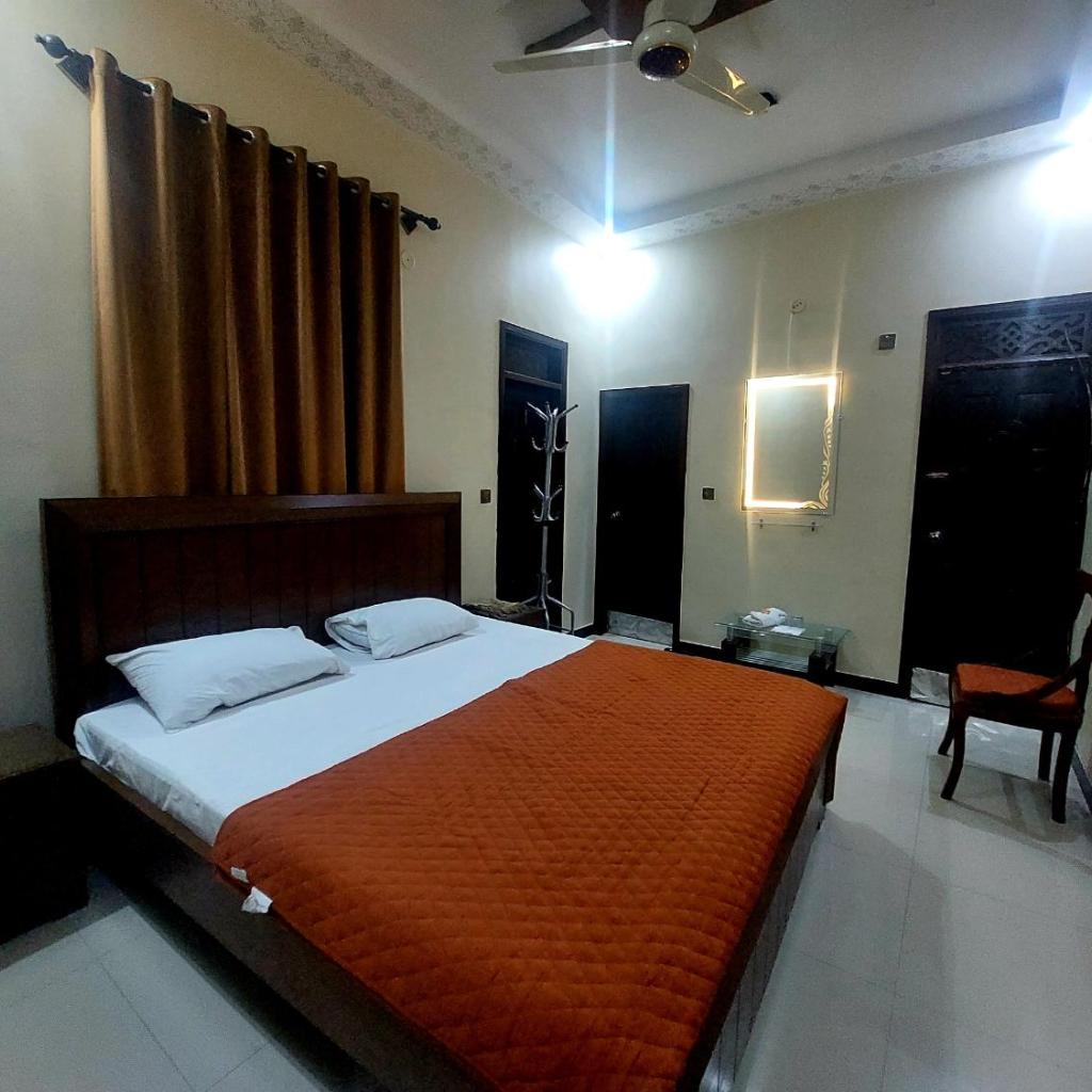 Family Guest House in Gulshan-e-iqbal , block-10