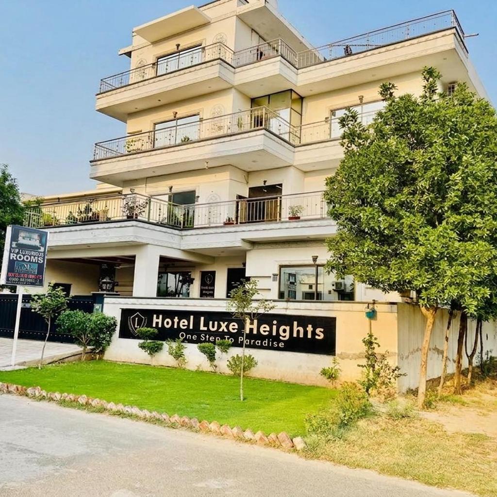 Hotel Luxe Heights Lahore