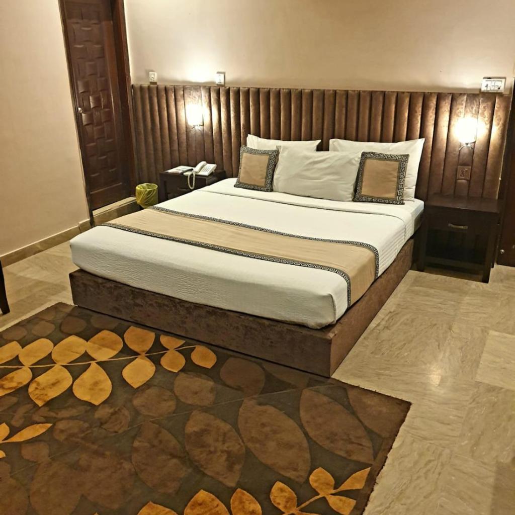 Shelton Hotel Johar Town Lahore