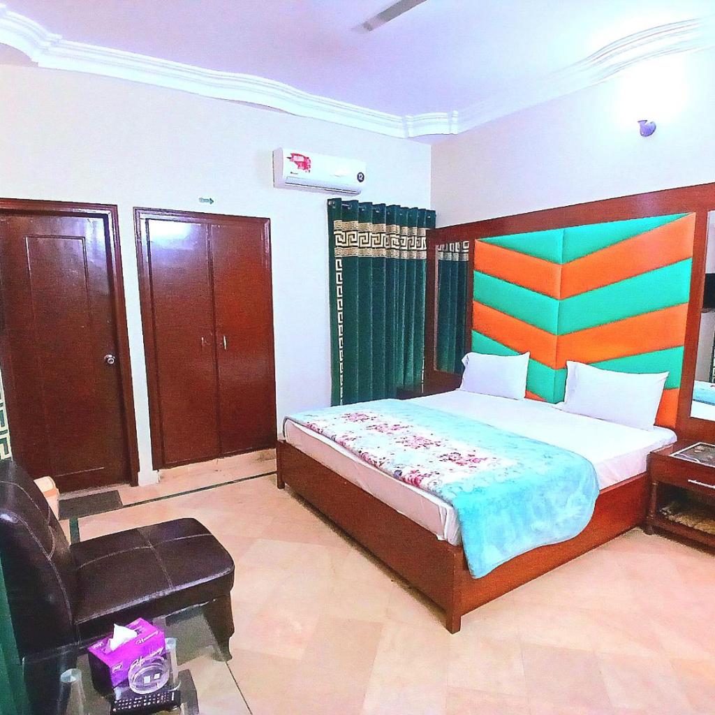 Karachi Family Guest House