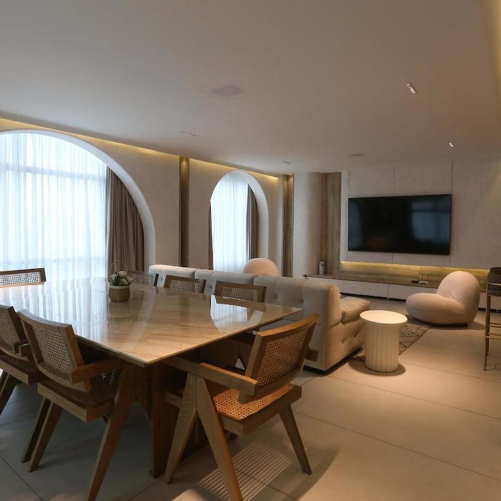 Luxury 3 bedroom apartment by the sea