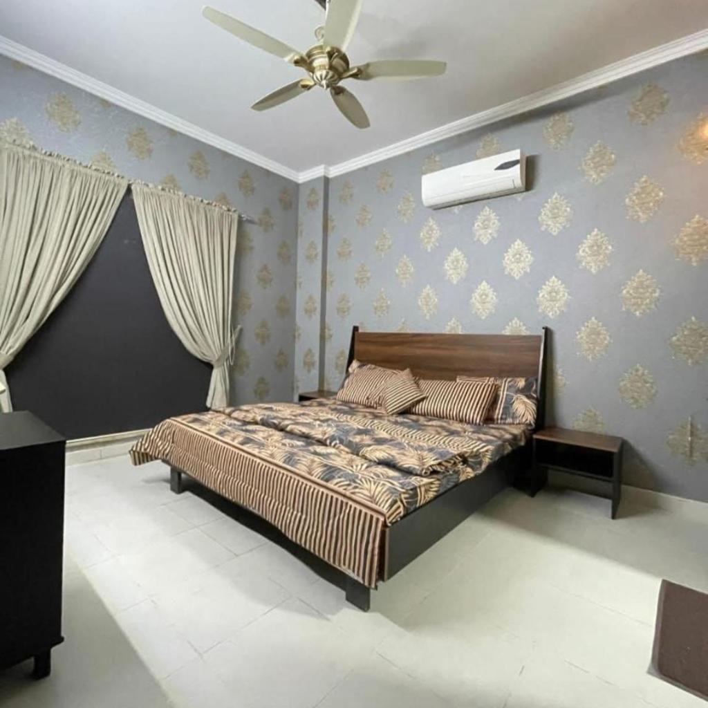 Beautiful villa in bahria town karachi