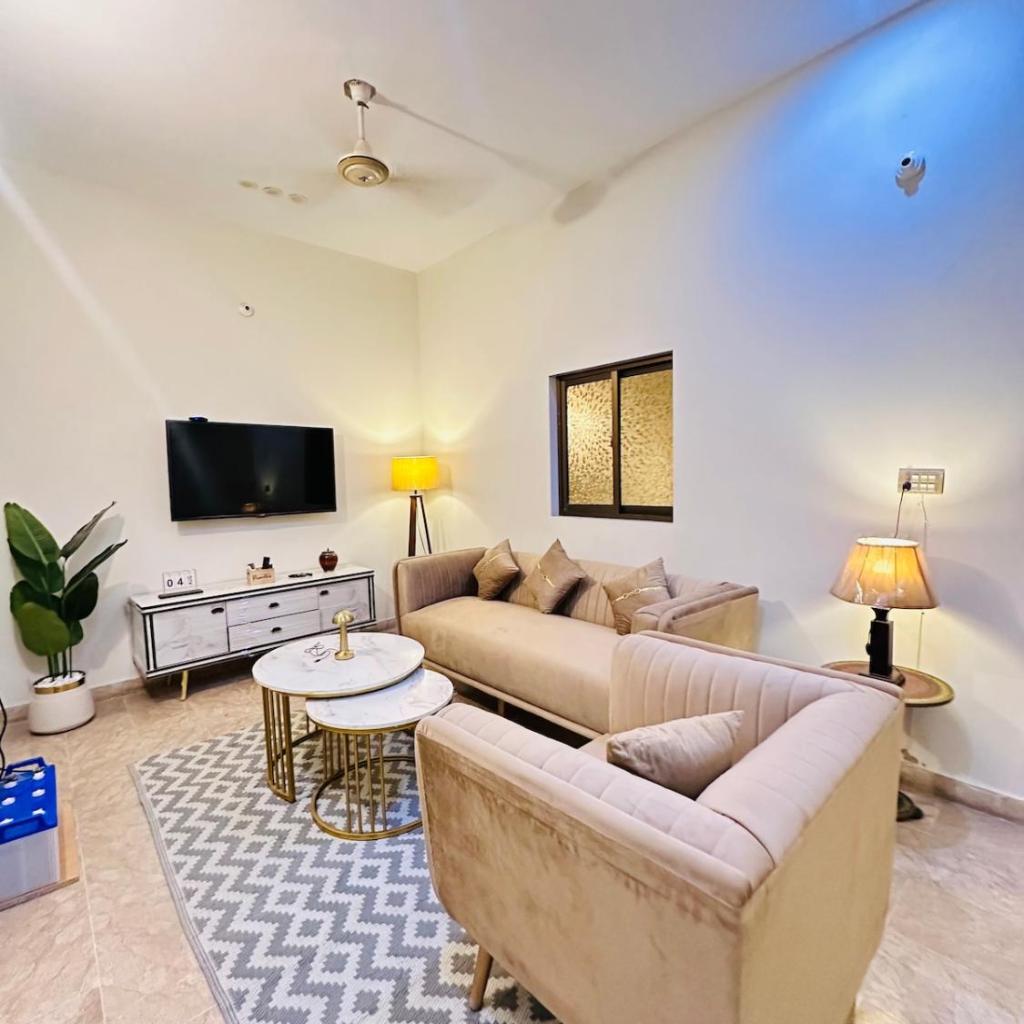 2 bedroom Apartment in Karachi near airport