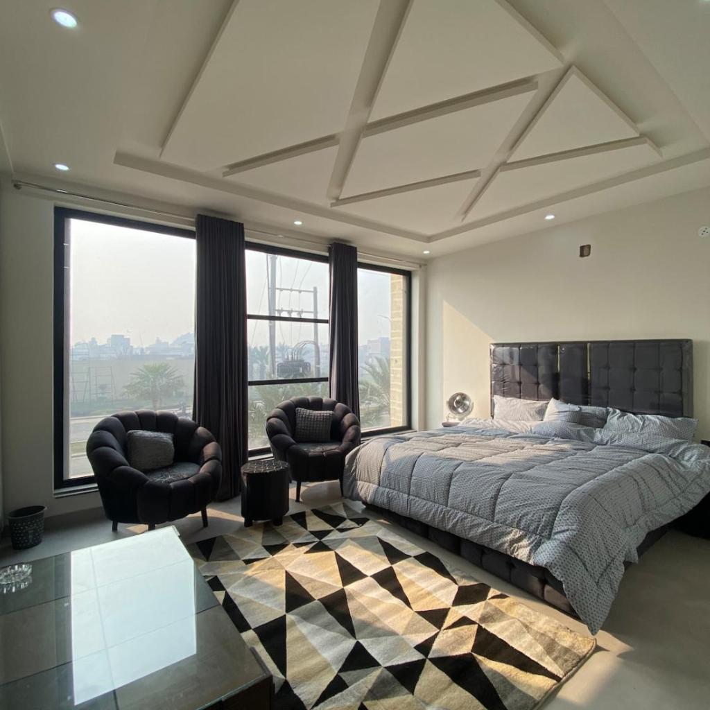 Modern 1BHK Apartment with Kitchen and Dining Area