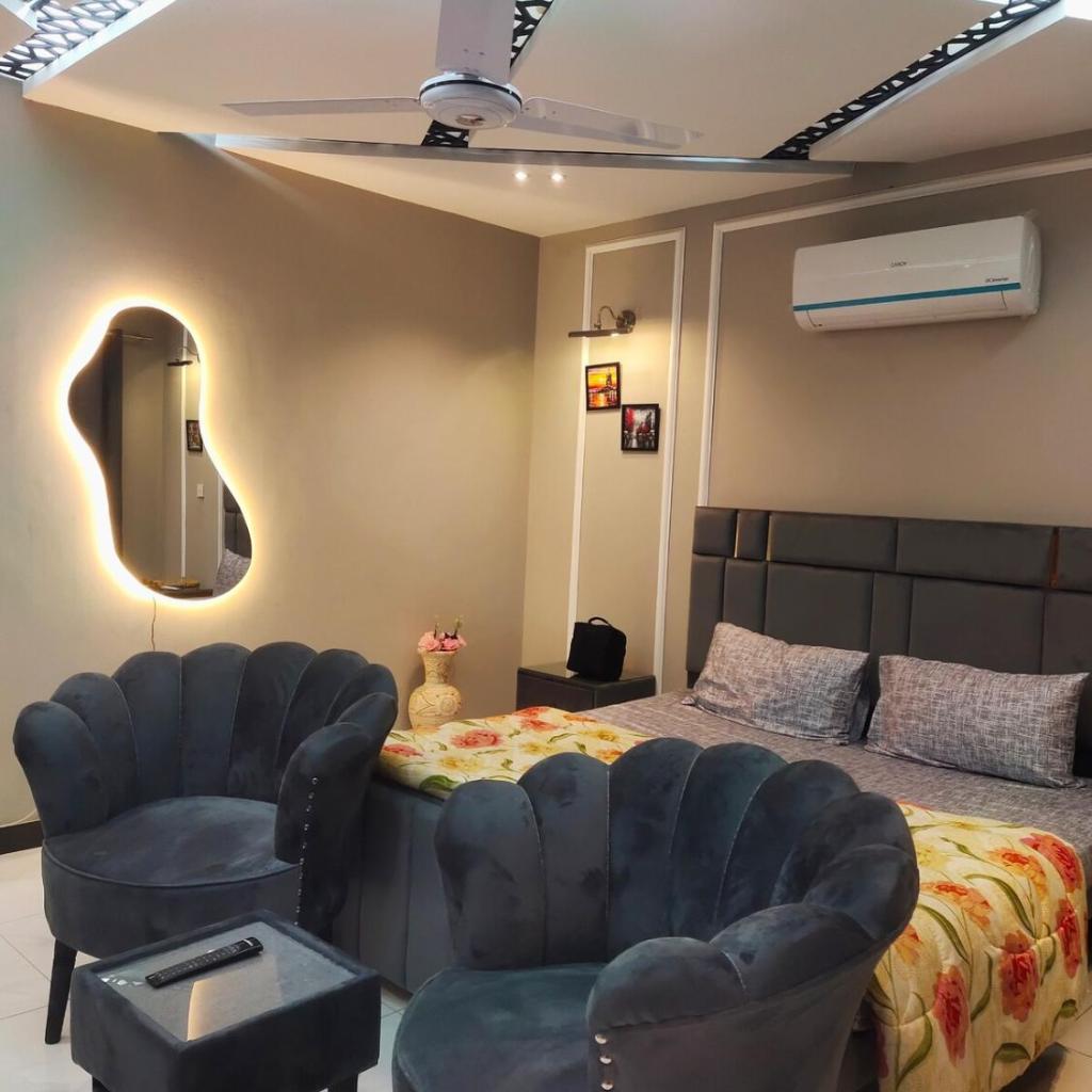 Luxurious SkyLounge Islamabad, Near Airport & Motorway, self check-in