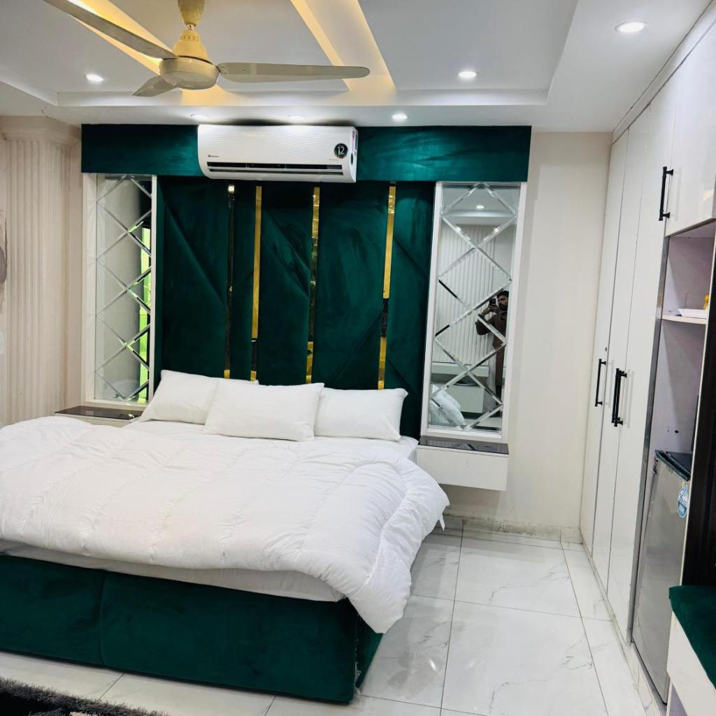 Regency Crown Hotel