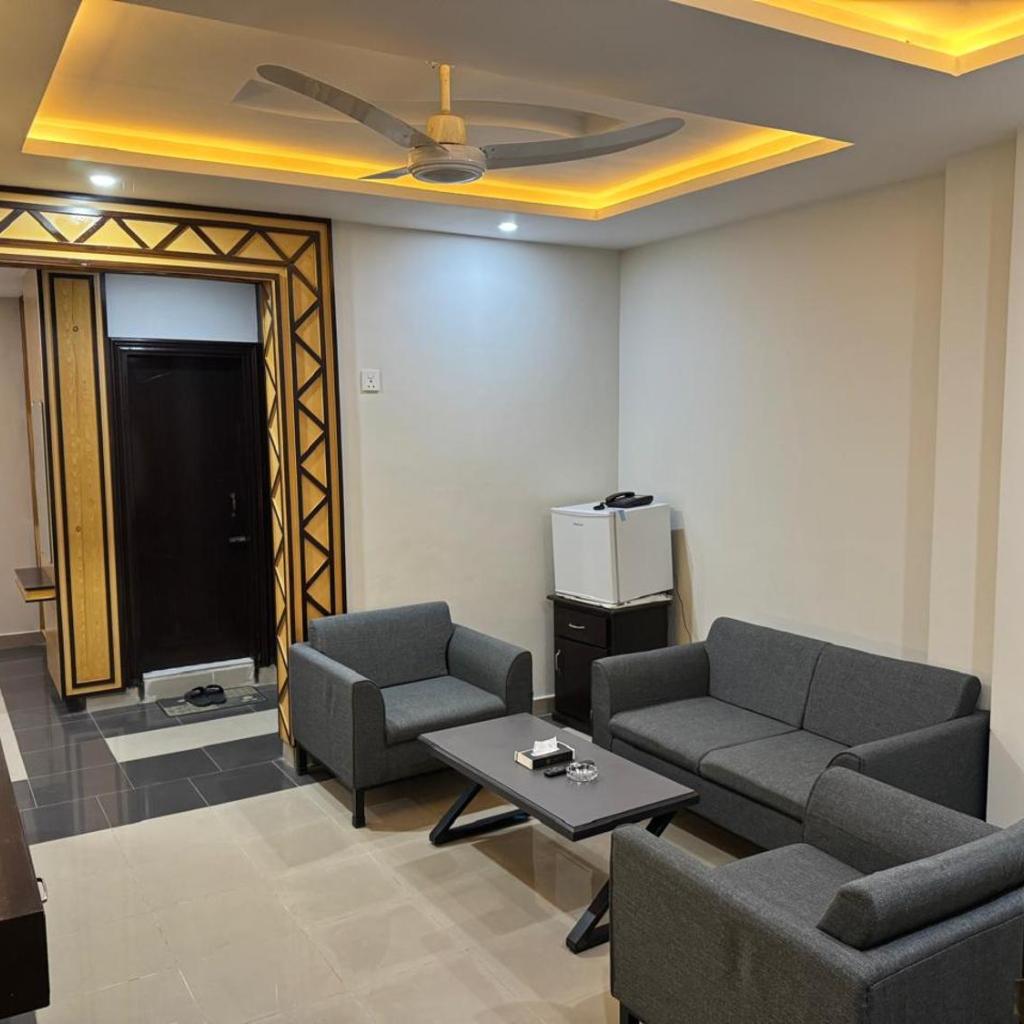Crystal Crown Hotel, Peshawar