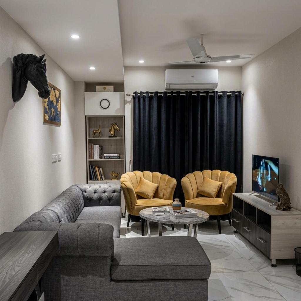 The Monochrome Suite, 1 BHK , Self Checkin, Gulberg 3 Lahore