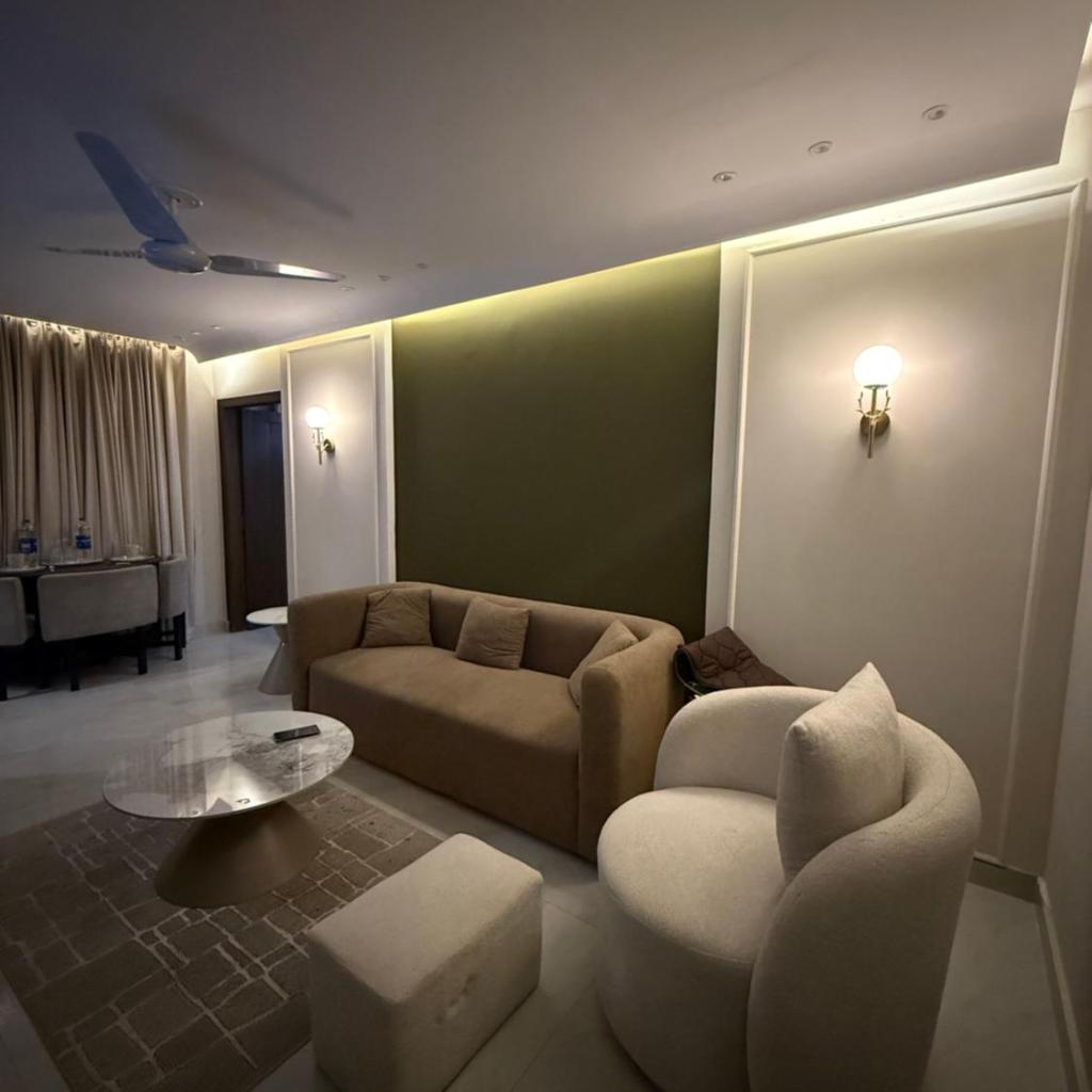 Escape Aura Stays Lahore