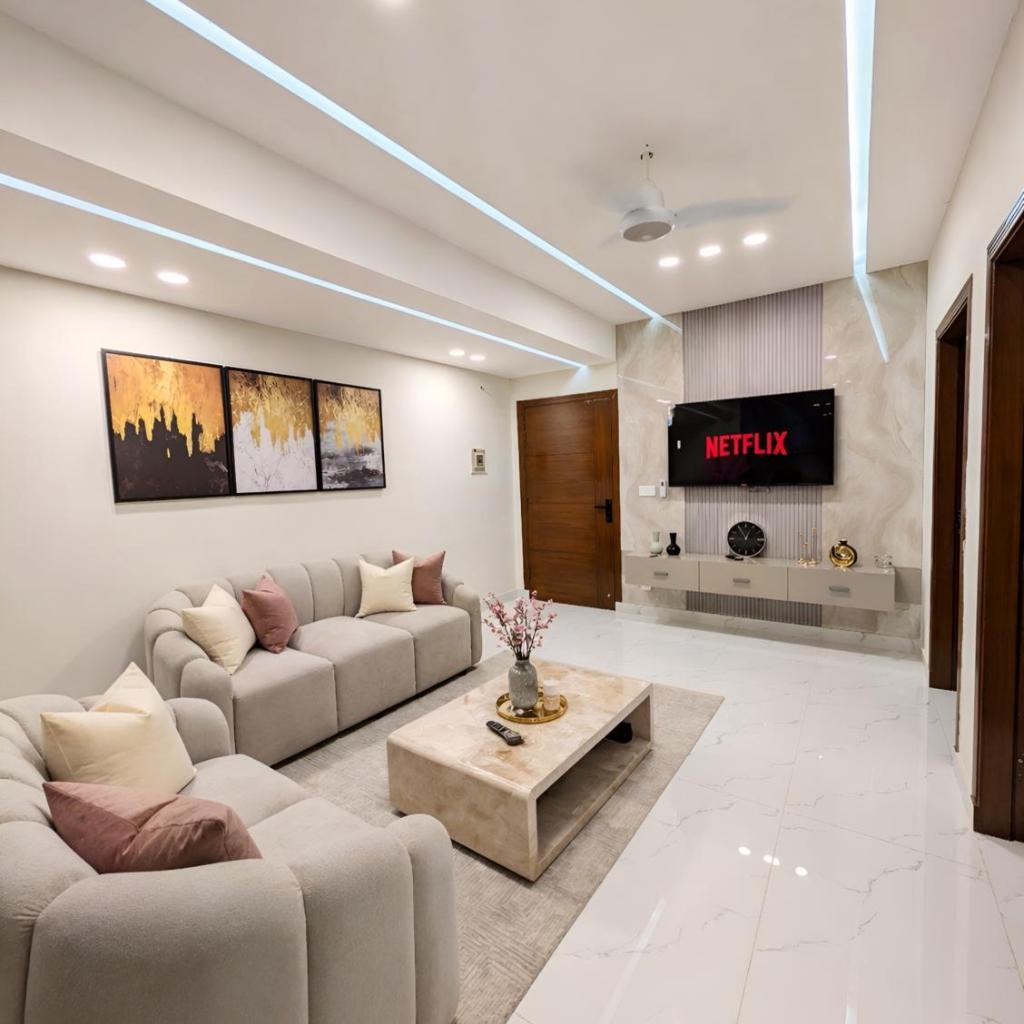 The Grand Winchester Apartments E-11 - Modern Luxury with Fully Equipped Kitchen - Netflix - Balcony - AC - Free Parking - Sector E-11