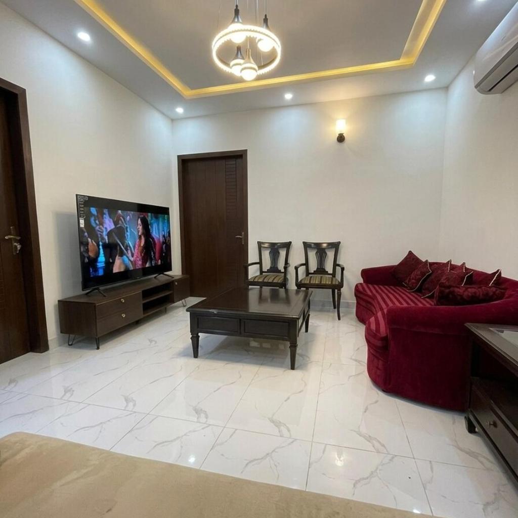 Demure Apartments Modern 2 BR Gulberg Near Qaddafi Stadium
