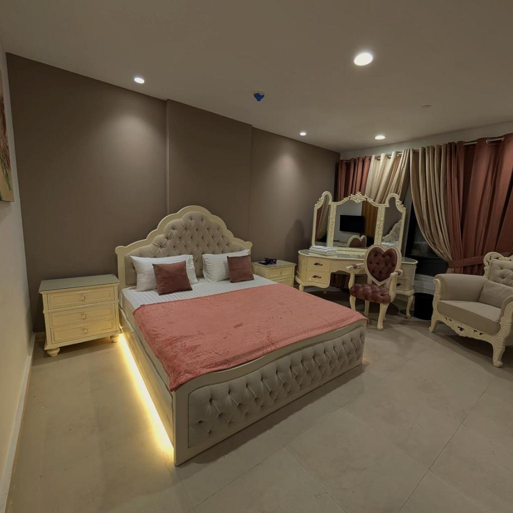 Vintage Studio Apartment - Pentasquare Phase 5 DHA