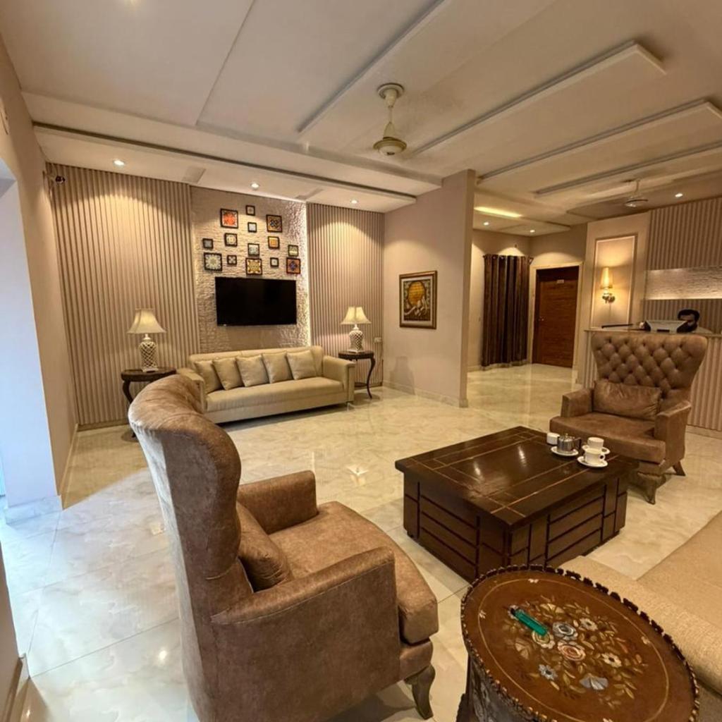Shelton Hotel Gulberg