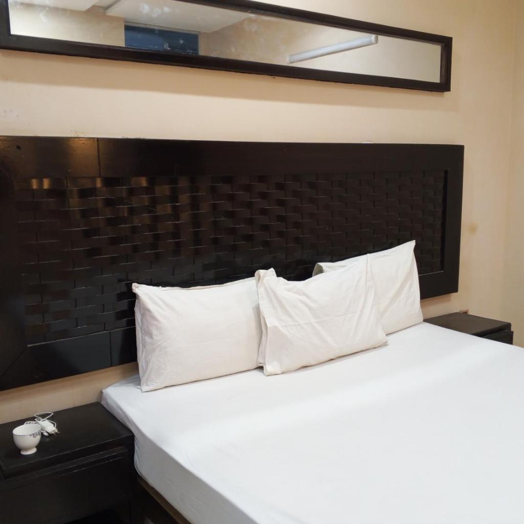 Fivee Hotel Model Town Multan